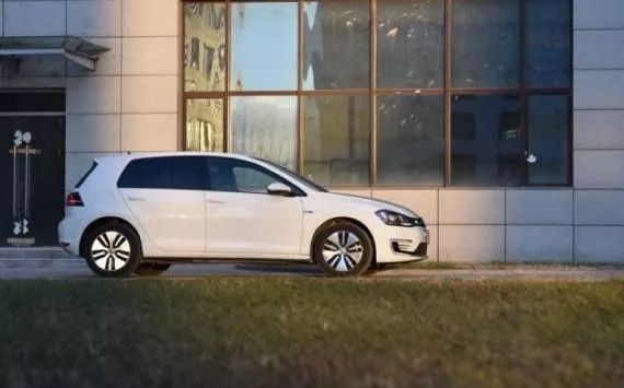 任我瞎说 | 当GTI插上电，它会变成更摇滚的小钢炮吗？试进口大众高尔夫GTE