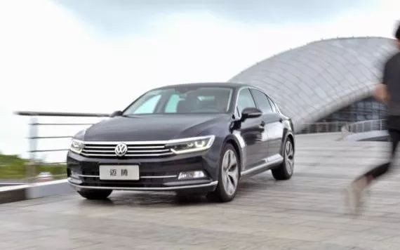 试2018款一汽-大众迈腾，最正经的B级轿车想要变“骚”！？