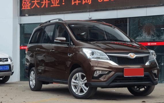 这车卖5万，1.5L送倒车雷达，宝骏五菱见到它都绕路走！