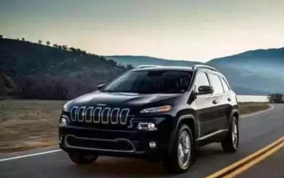 杀马特迷途知返，Jeep自由光终于换掉“眯眯眼”！