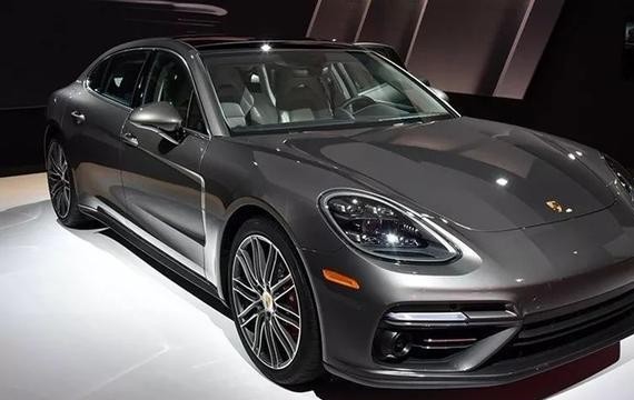 专供中国土豪的加长版保时捷，外观炫内饰更炫，后排还能跷二郎腿