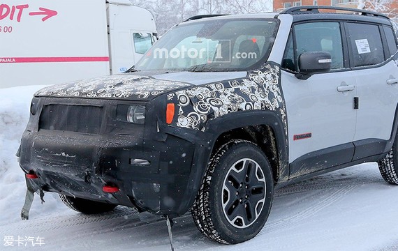 Jeep新款自由侠再曝光 配大尺寸中控屏