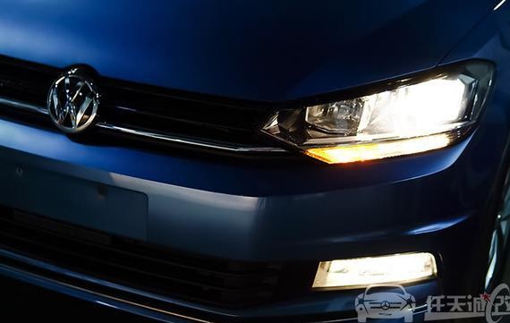 「武汉改灯」大众途安L改装全新德国进口海拉5套装飞利浦XV+灯泡