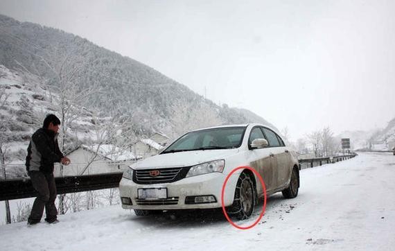 唯一能抗住大货侧翻的国产车，吉利老总该笑了！