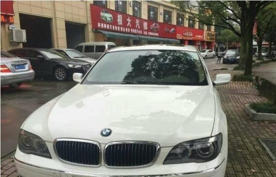 一百万买来20万卖出去却没人要，知道原因后车主崩溃了！