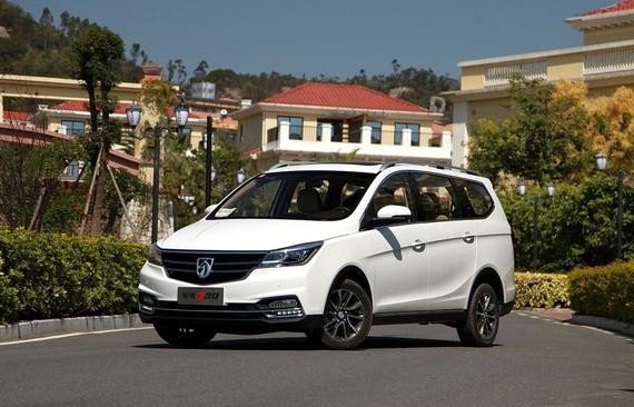 宝骏730将会代替五菱宏光神车地位，实力的对比