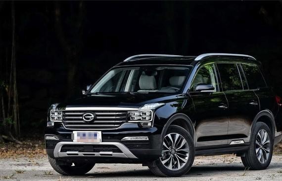 广汽-传祺GS8，外观硬朗大气，内饰豪华，受到很多年轻人的喜爱