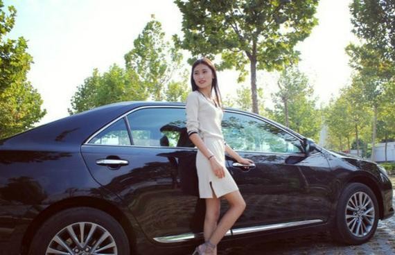 丰田凯美瑞难挡美女媳妇的喜爱