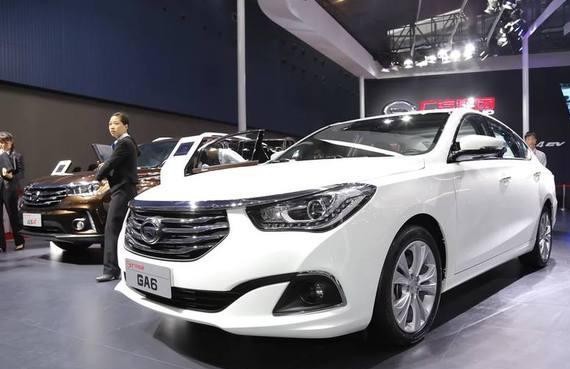 朗逸最怕的车，油耗仅3毛，售价10万，碾压凯美瑞