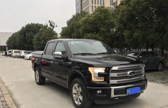 上海小伙花50万元买辆全新福特F150, 上牌时小伙却喜不自禁