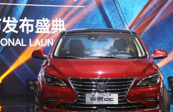 长安睿骋CC哪来的底气敢拿一众名车当背景