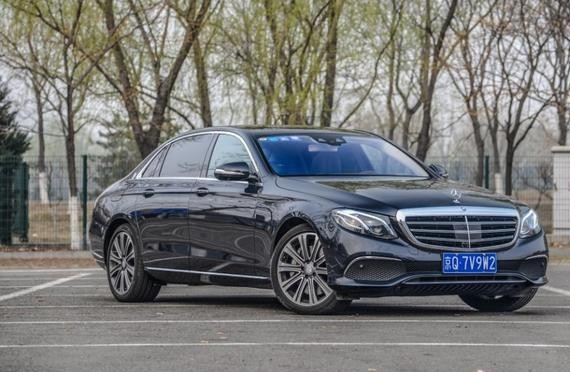 2018款宝马540行政与2017款奔跑E320L若何决定？