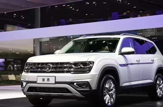 大众最霸气的一款车，后排足够躺三个成年人，汉兰达直接看懵！