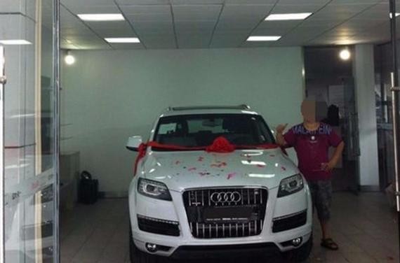 小哥被老爸给了10万买哈弗H6，结果用80000提新奥迪Q7