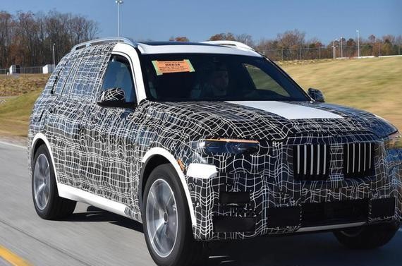 宝马最贵的SUV来了：X7能战胜路虎揽胜吗？