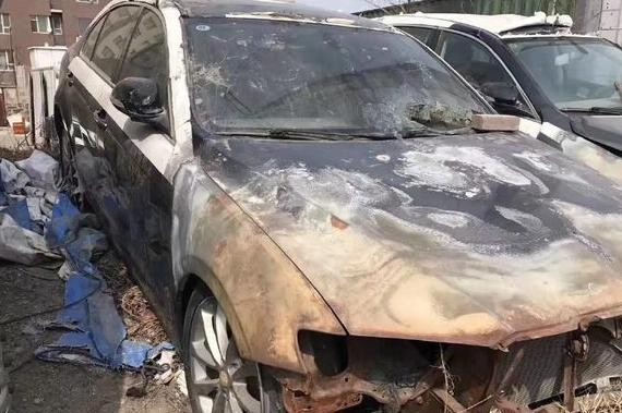 同伙花七千元买销毁的红旗H7，消费一个月的光阴培修！