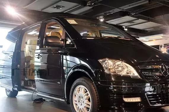 享精致人生  品奔驰威霆