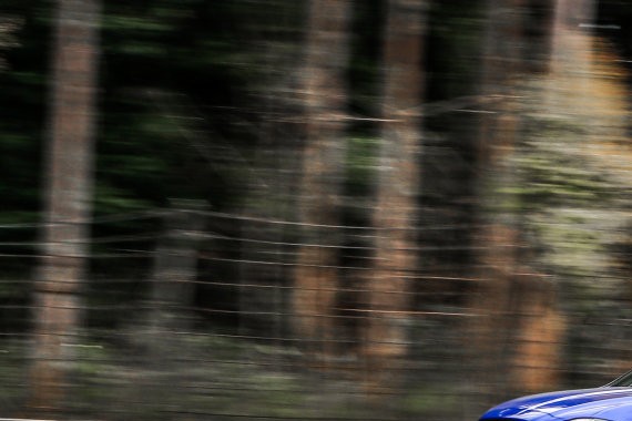 在一条特别的赛道上，F-PACE展示了“灵活胖子”的可玩性