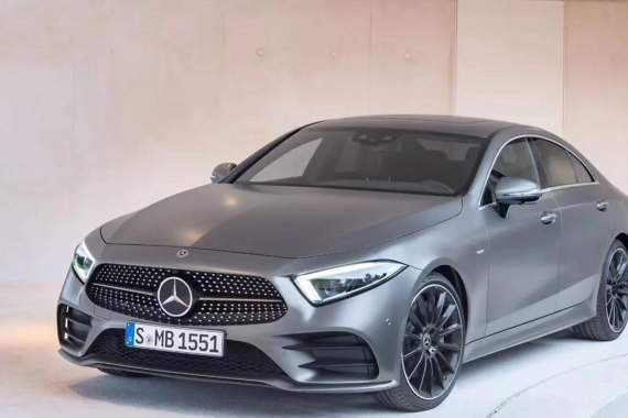 看了新老两代奔驰CLS，我发现设计师可能是卧底