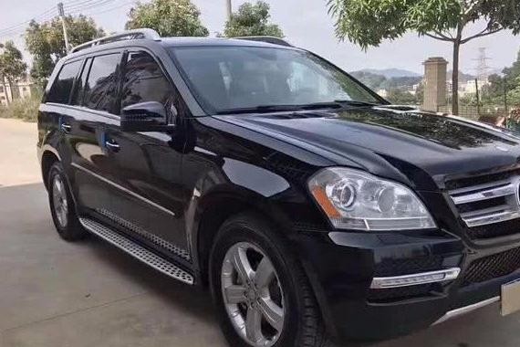 这辆奔驰GL450售价20万，七座双天窗脚踏板，车主：通用性非常棒