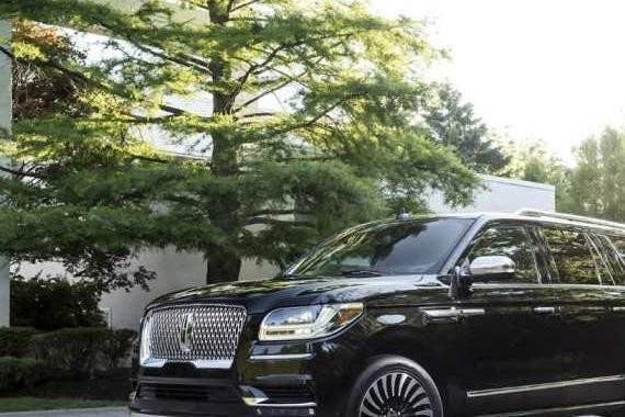 和福特猛禽同平台，车长5米6，3.5L+V6动力，外观比揽胜霸气10倍