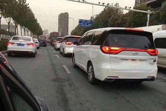 全国首位传祺GM8车主诞生, 颜值不输埃尔法, 18万起对标别克GL8