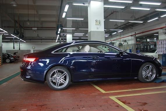 看到眼里抹在心里的车，拥有顶级的 双涡轮增压引擎，售价太黑暗