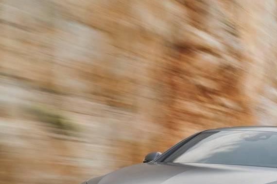 直到在大街上叫了一辆夏利，我才明白新款奔驰CLS为什么那么眼熟