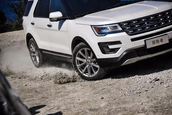 福特探险者不仅能翻山越岭看风景，还可安稳顾家七人行