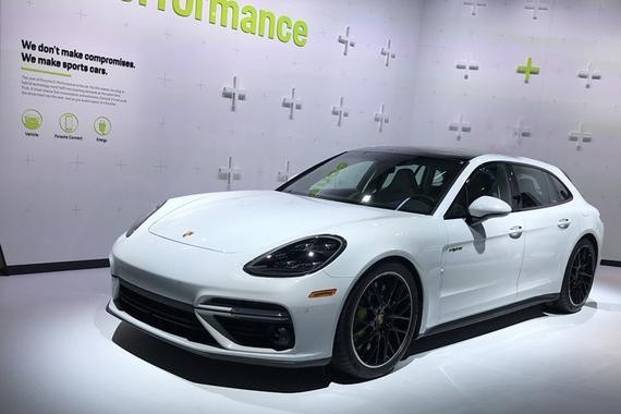 顶级还得混动，买台跑车当旅行车奢侈吗？猎装保时捷你没见过