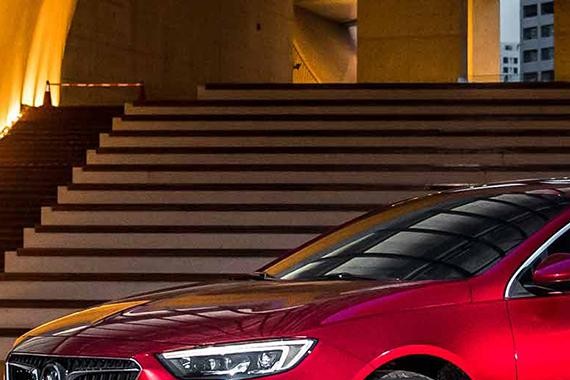 单次保养1千元？同样是20万一款豪车、一款一眼豪车选谁呢？