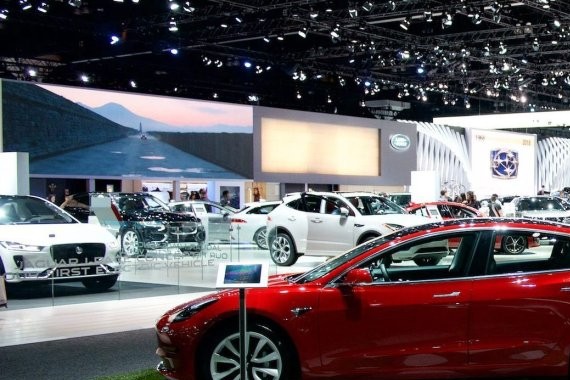 洛杉矶车展上的纯电动汽车