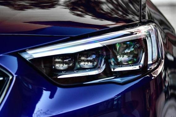 4.9米车长，颜值不凡，9AT变速箱动力比奥迪A4L强，宝马3系对手