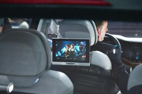 大众最新SUV奢华秒掉辉昂, 售价亲民, 全时四驱送后排液晶屏