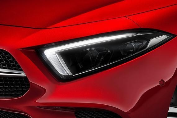 近5米车长，外观美学与运动兼修，内饰豪华大气，百公里加速4.8秒