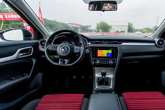 有颜值有性能 两款紧凑运动家轿谁是你心中的标杆？