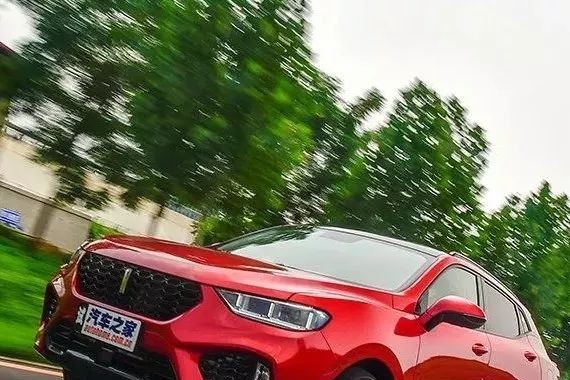 15万的WEY VV5s综合油耗大揭秘，2个壮汉+10桶水究竟结果如何？