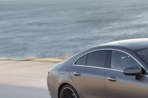 丑哭！奔驰的CLS，你咋变这么丑，难道奥迪给设计师充值了？