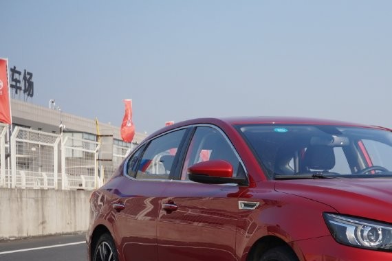 新晋性能网红名爵6，相比老网红思域、昂克赛拉实力如何？