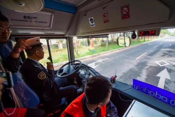 会“自动开车”的阿尔法巴落地深圳，它怎样漂亮地完成任务？