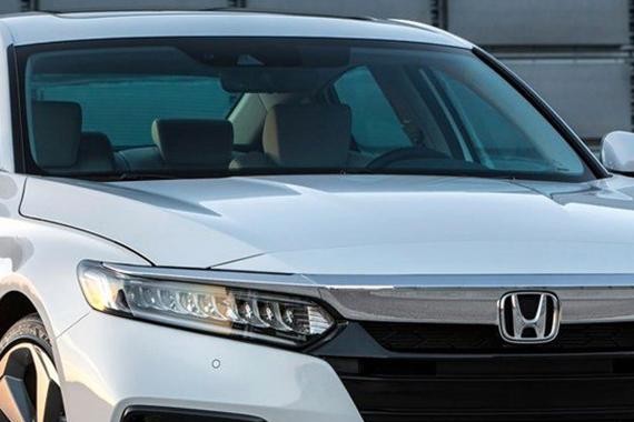 看中丰田凯美瑞？千万别着急，先问过本田和马自达这两款新车