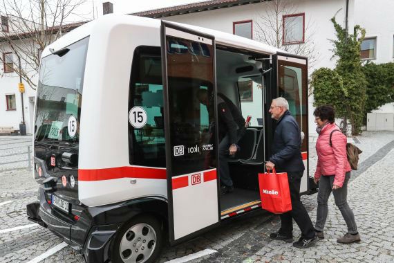 锐参考 | 乘坐德国的“自动驾驶公交车”，是怎样一种体验？