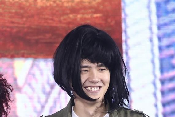 组图:目瞪口呆!王宝强刘昊然戴假发套大秀妩媚