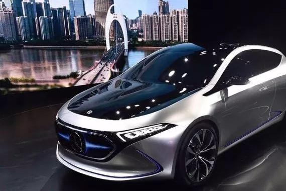 奔驰正面撕B特斯拉，告诉你什么叫真正的电动汽车