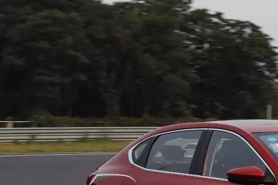 硬撼思域、昂克赛拉的国产“性能座驾”，晚上秋名山见！