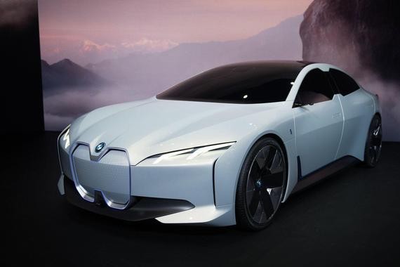 宝马新款电动轿跑，4秒破百续航600km