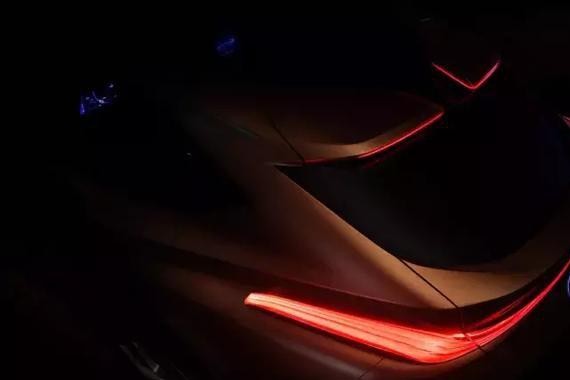 据说雷克萨斯将要发布一款旗舰跨界 SUV，X6 被吓得胆战心惊