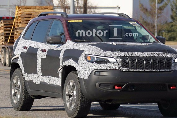 新款Jeep自由光高性能版谍照 造型硬派