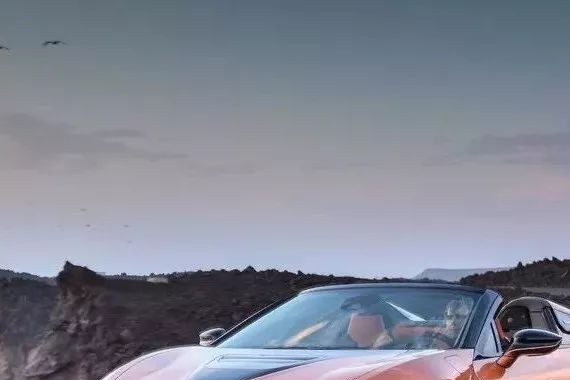 在一款已是代表未来的i8上改款恐怕是让设计师最头疼的事吧？