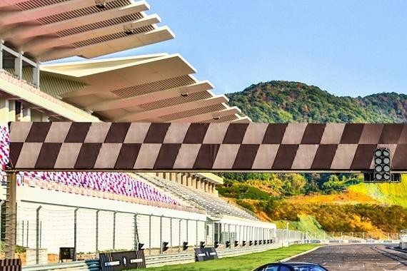 开着5米2长的D级车狂飙！我都快吓尿了这车竟稳如泰山？